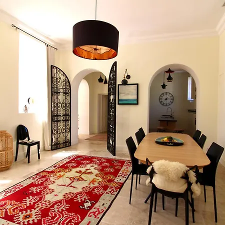 Luxurious Combining Style And Lifestyle Le Pradet