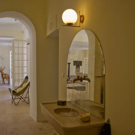 Hotel Luxurious Combining Style And Lifestyle